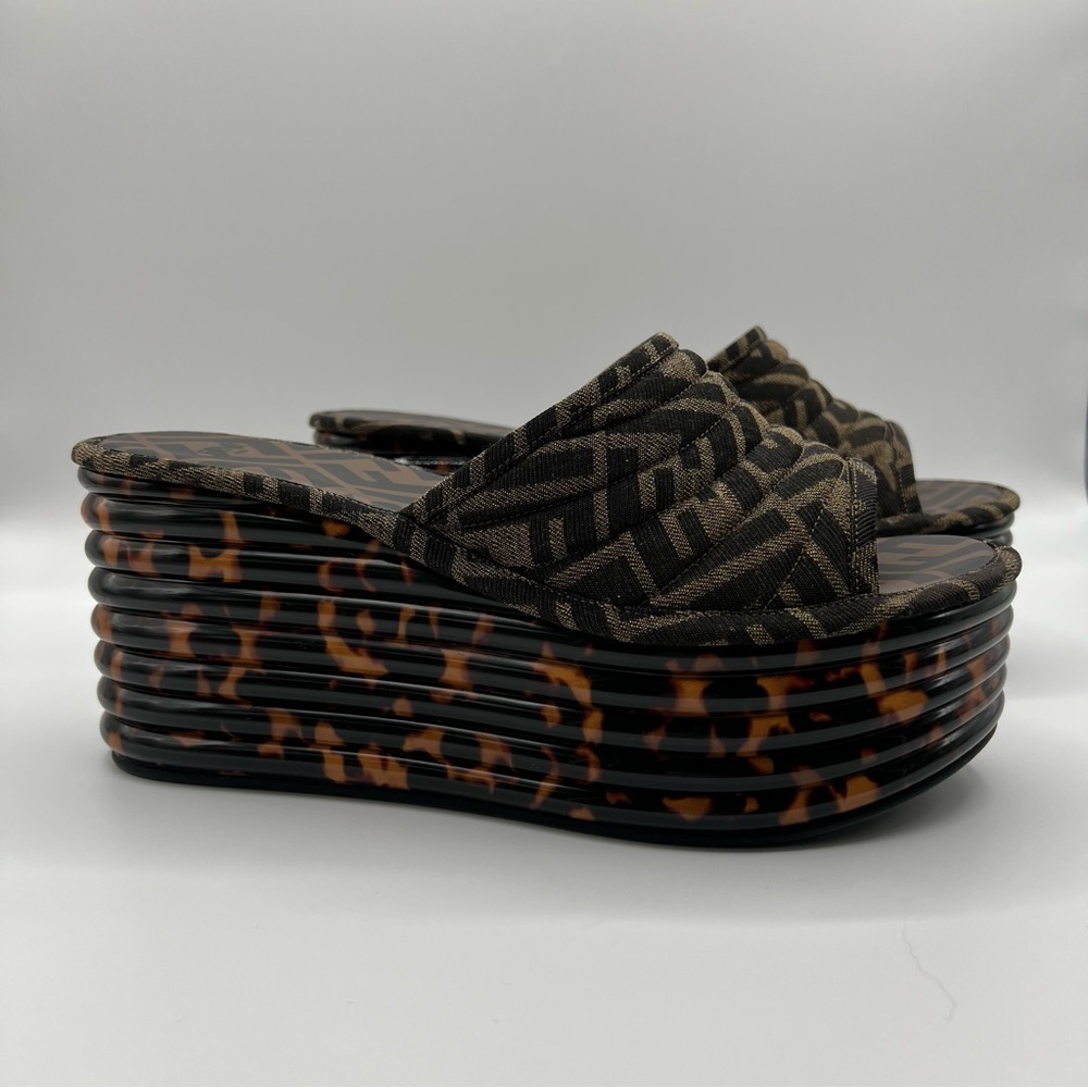 🌺 FENDI Brown and Black Platform Sandals - Picture 5 of 9